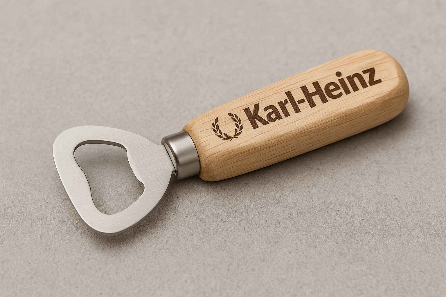 Flaschenöffner aus Holz mit Gravur